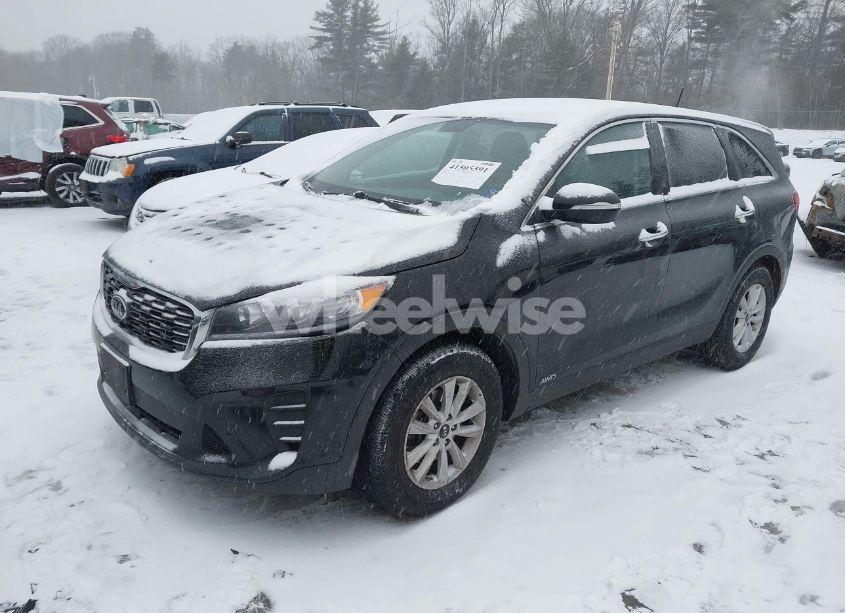 Photo 2 of 2019 Kia Sorento 3.3L LX (VIN 5XYPGDA56KG522401)