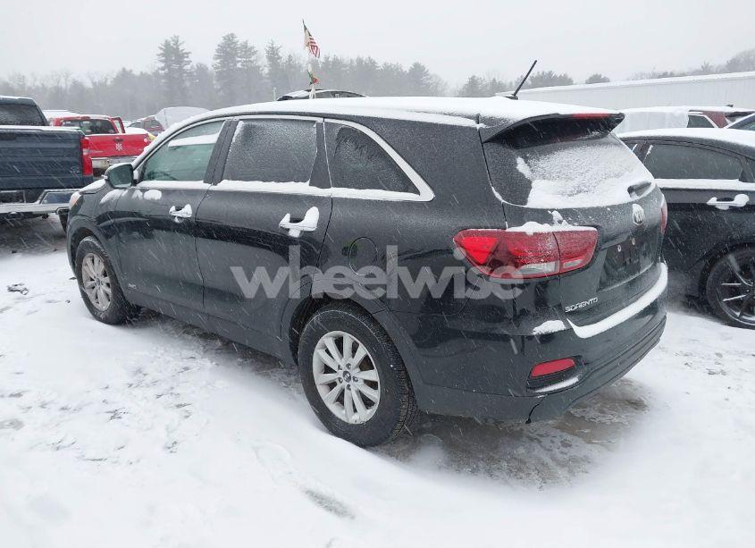 Photo 3 of 2019 Kia Sorento 3.3L LX (VIN 5XYPGDA56KG522401)