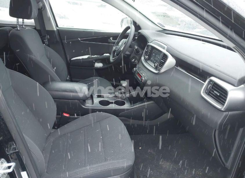 Photo 5 of 2019 Kia Sorento 3.3L LX (VIN 5XYPGDA56KG522401)