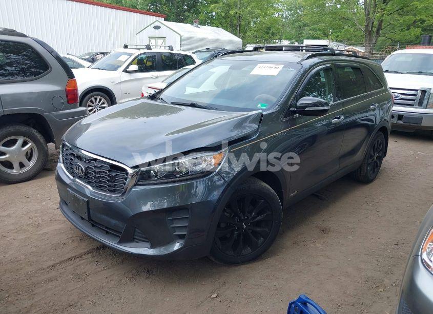 Photo 2 of 2019 Kia Sorento 3.3L S (VIN 5XYPGDA56KG603088)