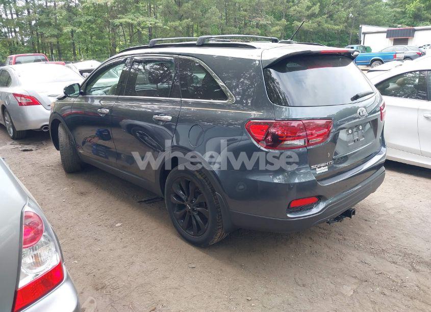 Photo 3 of 2019 Kia Sorento 3.3L S (VIN 5XYPGDA56KG603088)