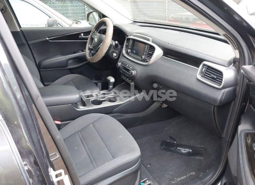 Photo 5 of 2019 Kia Sorento 3.3L S (VIN 5XYPGDA56KG603088)