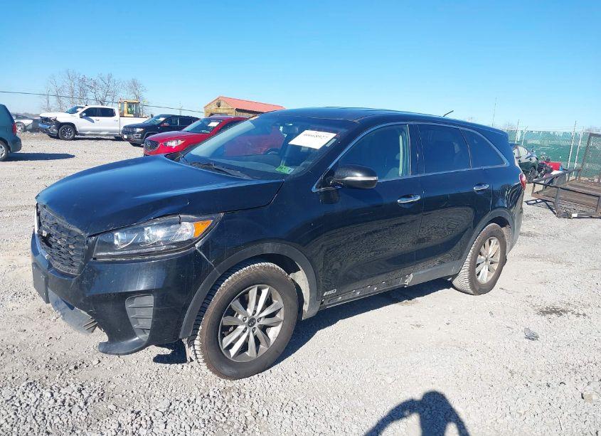 Photo 2 of 2020 Kia Sorento 3.3L LX (VIN 5XYPGDA56LG620457)