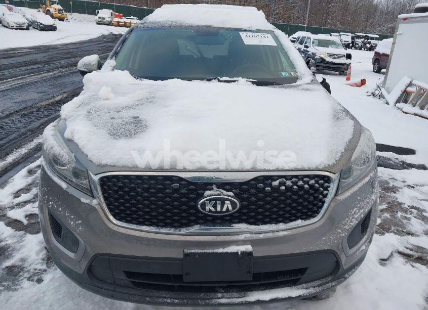 Photo 12 of 2016 Kia Sorento 3.3L LX (VIN 5XYPGDA57GG172641)