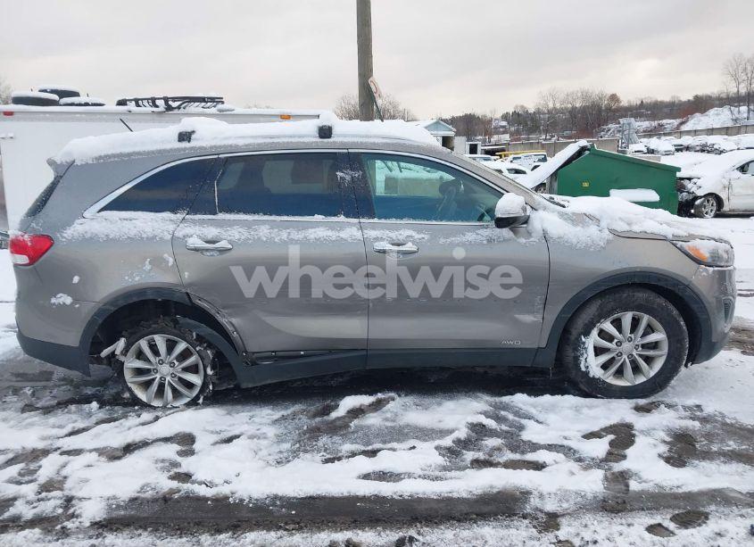 Photo 13 of 2016 Kia Sorento 3.3L LX (VIN 5XYPGDA57GG172641)