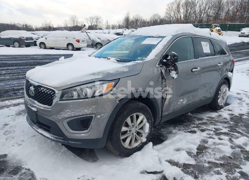 Photo 2 of 2016 Kia Sorento 3.3L LX (VIN 5XYPGDA57GG172641)