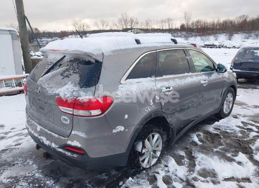 Photo 4 of 2016 Kia Sorento 3.3L LX (VIN 5XYPGDA57GG172641)