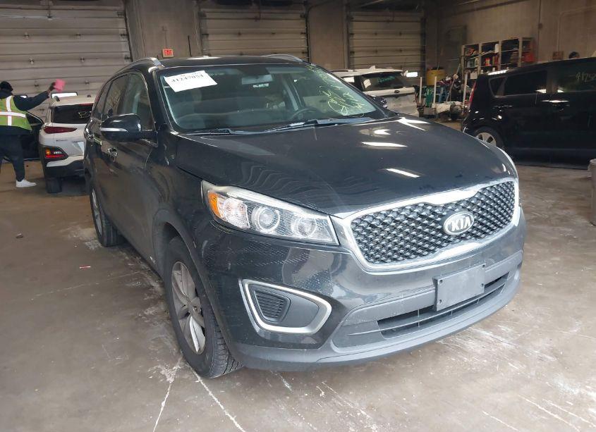 2017 Kia Sorento 3.3L LX (VIN 5XYPGDA57HG191255) main photo
