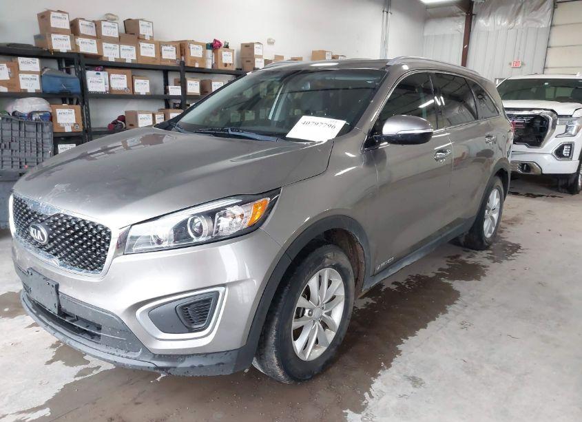 Photo 2 of 2017 Kia Sorento LX V6 (VIN 5XYPGDA57HG302497)