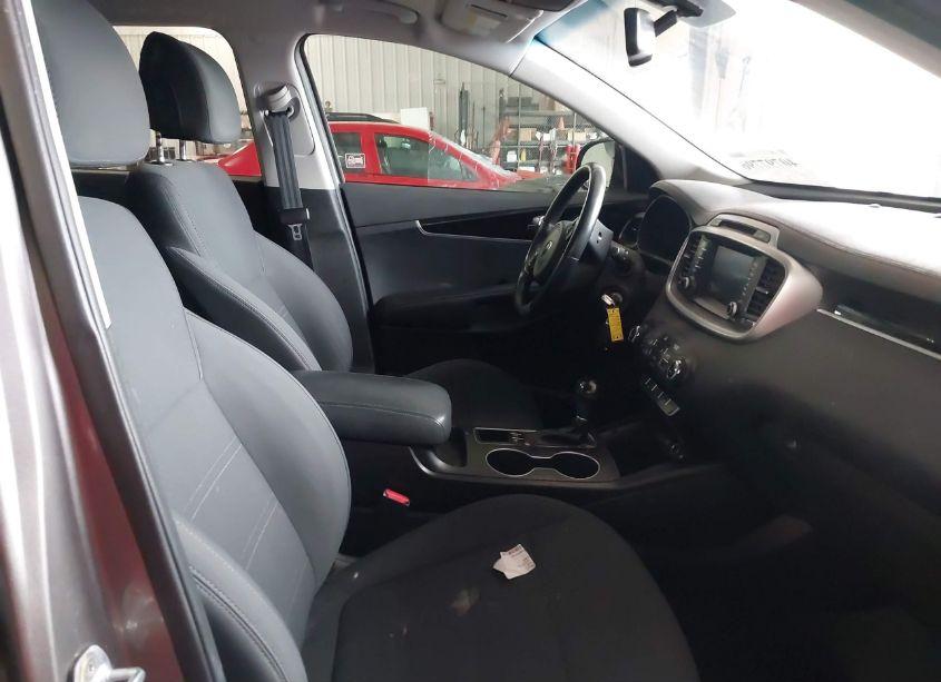 Photo 5 of 2017 Kia Sorento LX V6 (VIN 5XYPGDA57HG302497)