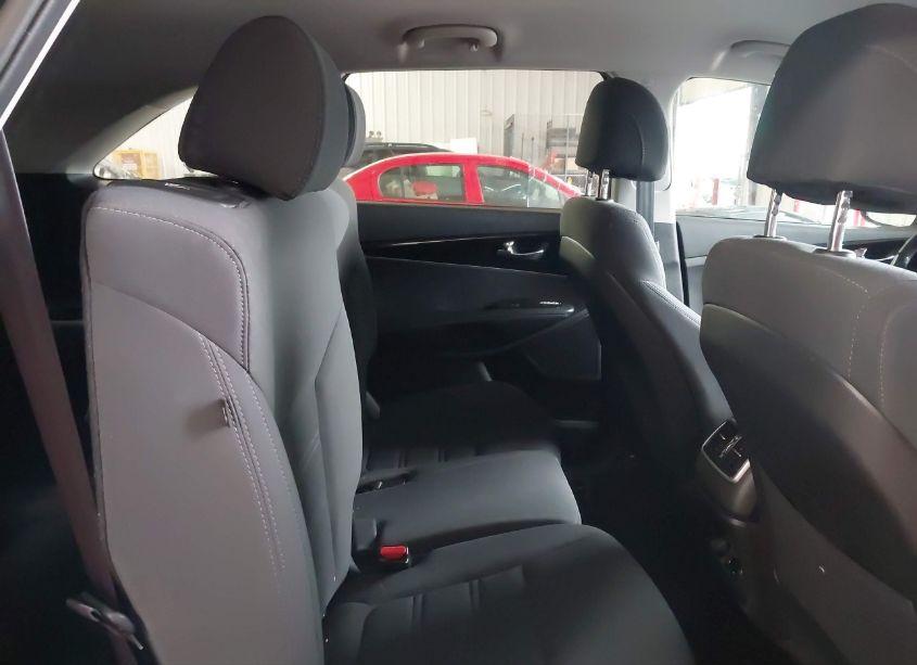 Photo 8 of 2017 Kia Sorento LX V6 (VIN 5XYPGDA57HG302497)