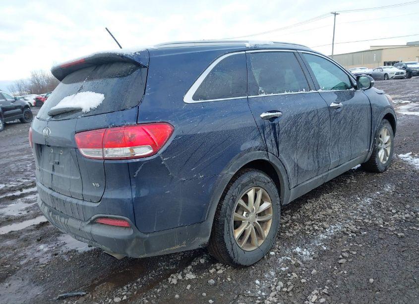 Photo 4 of 2017 Kia Sorento 3.3L LX (VIN 5XYPGDA57HG308610)