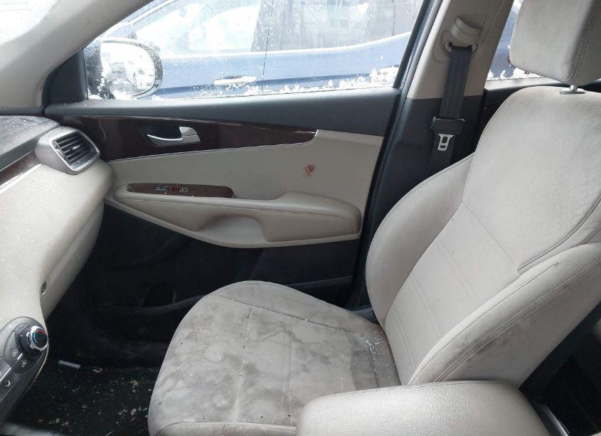 Photo 5 of 2017 Kia Sorento 3.3L LX (VIN 5XYPGDA57HG308610)