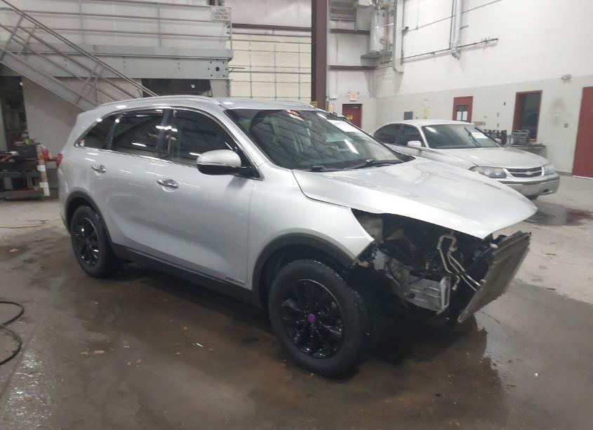 2017 Kia Sorento 3.3L LX (VIN 5XYPGDA57HG334902) main photo