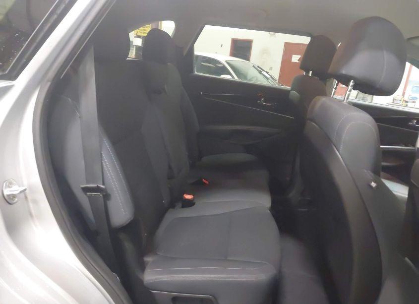 Photo 8 of 2017 Kia Sorento 3.3L LX (VIN 5XYPGDA57HG334902)