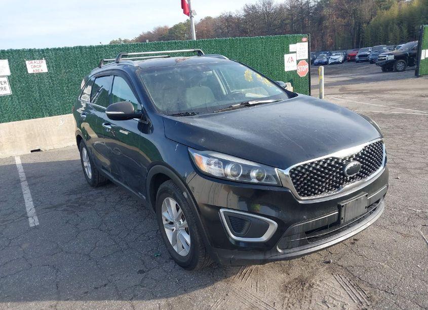 2018 Kia Sorento 3.3L LX (VIN 5XYPGDA57JG365041) main photo
