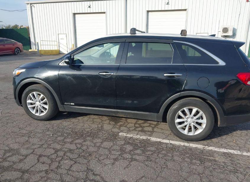 Photo 14 of 2018 Kia Sorento 3.3L LX (VIN 5XYPGDA57JG365041)