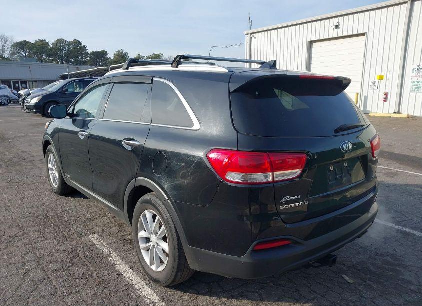 Photo 3 of 2018 Kia Sorento 3.3L LX (VIN 5XYPGDA57JG365041)