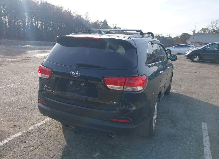 Photo 4 of 2018 Kia Sorento 3.3L LX (VIN 5XYPGDA57JG365041)