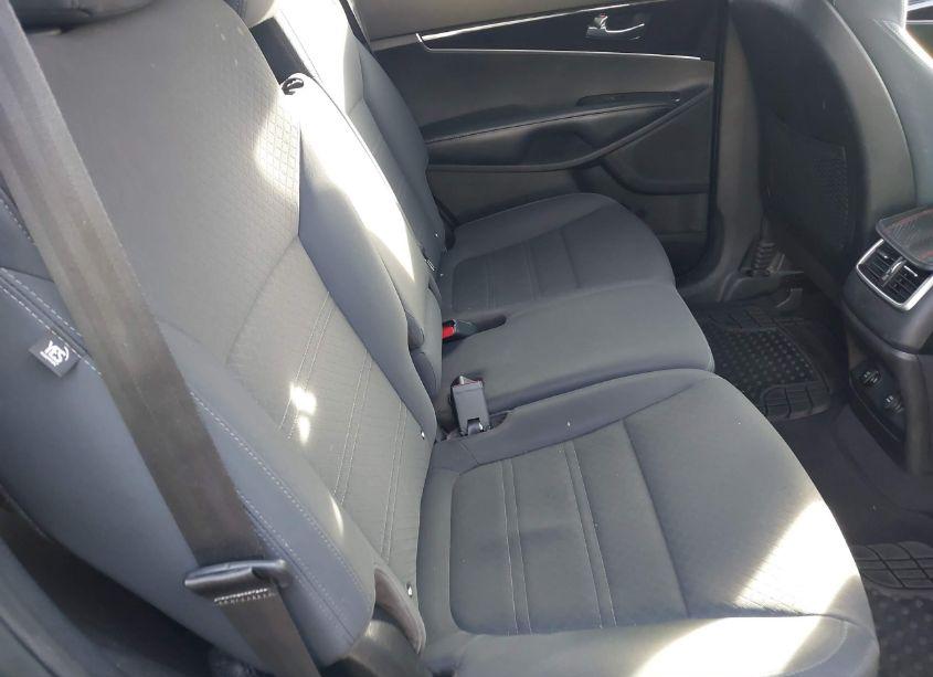 Photo 8 of 2018 Kia Sorento 3.3L LX (VIN 5XYPGDA57JG365041)