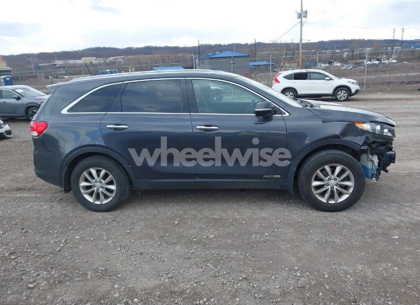 Photo 13 of 2018 Kia Sorento 3.3L LX (VIN 5XYPGDA57JG368022)