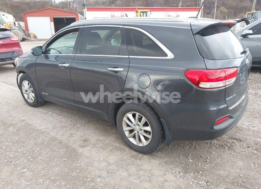 Photo 3 of 2018 Kia Sorento 3.3L LX (VIN 5XYPGDA57JG368022)