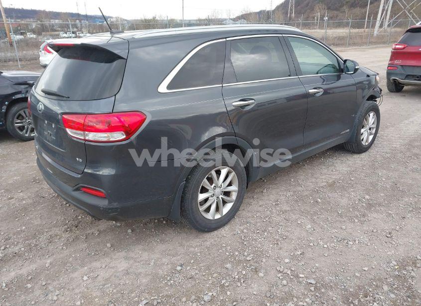 Photo 4 of 2018 Kia Sorento 3.3L LX (VIN 5XYPGDA57JG368022)