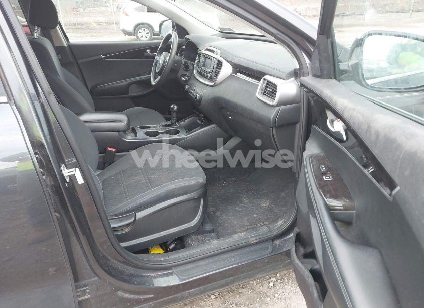 Photo 5 of 2018 Kia Sorento 3.3L LX (VIN 5XYPGDA57JG368022)