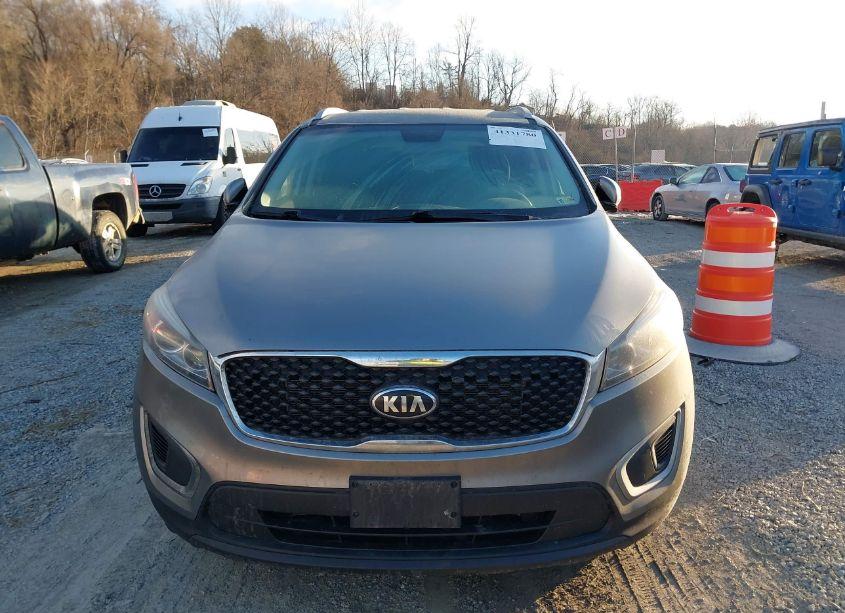 Photo 12 of 2018 Kia Sorento 3.3L LX (VIN 5XYPGDA57JG422869)