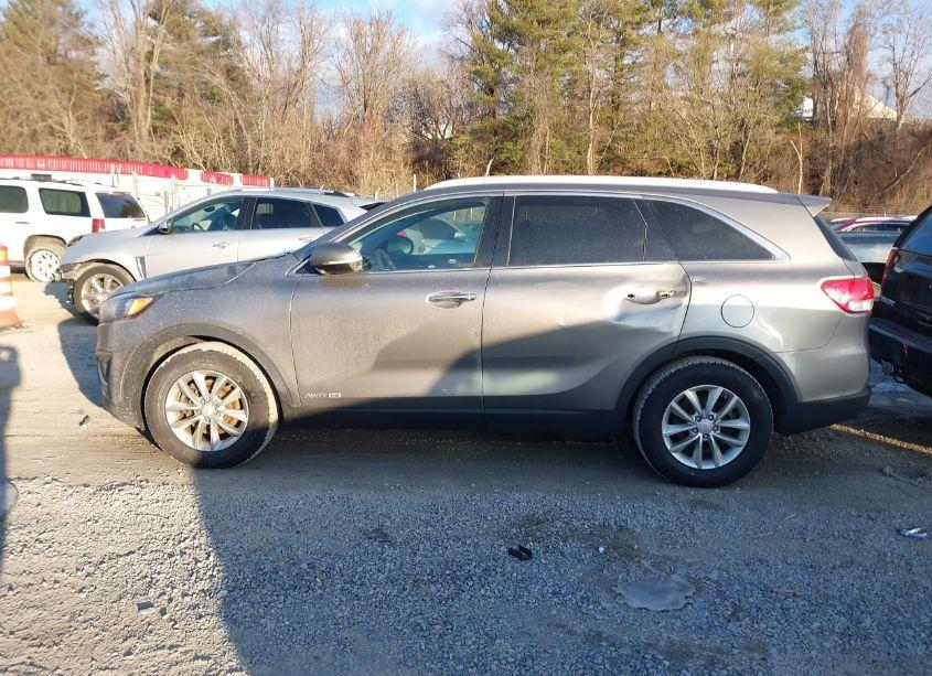 Photo 14 of 2018 Kia Sorento 3.3L LX (VIN 5XYPGDA57JG422869)