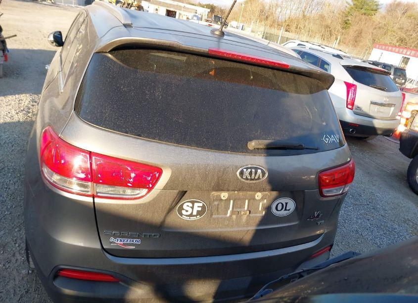 Photo 16 of 2018 Kia Sorento 3.3L LX (VIN 5XYPGDA57JG422869)