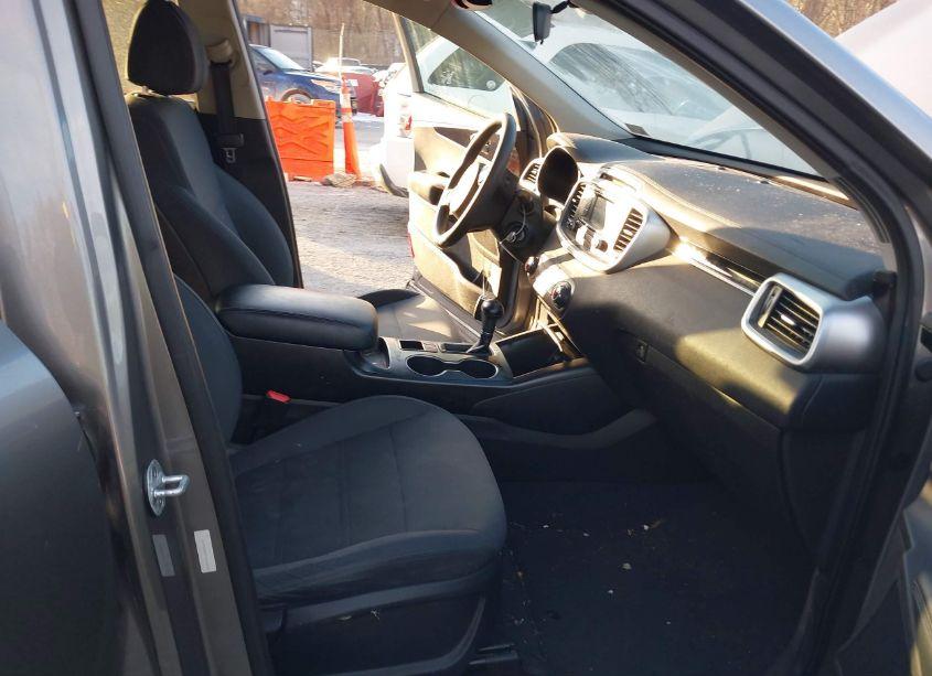 Photo 5 of 2018 Kia Sorento 3.3L LX (VIN 5XYPGDA57JG422869)
