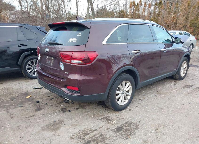 Photo 4 of 2019 Kia Sorento 3.3L LX (VIN 5XYPGDA57KG450768)