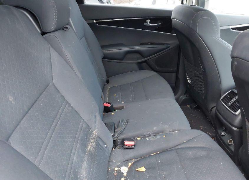 Photo 8 of 2019 Kia Sorento 3.3L LX (VIN 5XYPGDA57KG450768)
