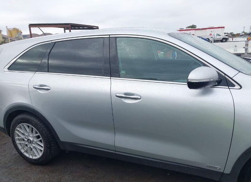 Photo 14 of 2019 Kia Sorento 3.3L LX (VIN 5XYPGDA57KG570814)