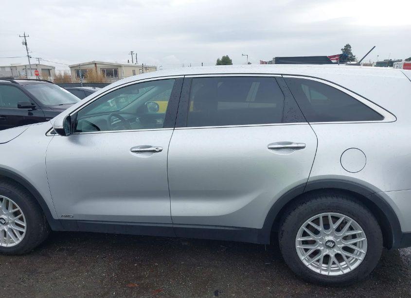 Photo 15 of 2019 Kia Sorento 3.3L LX (VIN 5XYPGDA57KG570814)