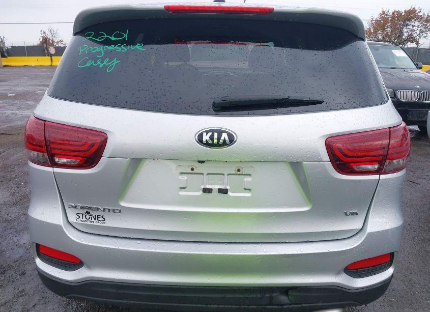 Photo 17 of 2019 Kia Sorento 3.3L LX (VIN 5XYPGDA57KG570814)