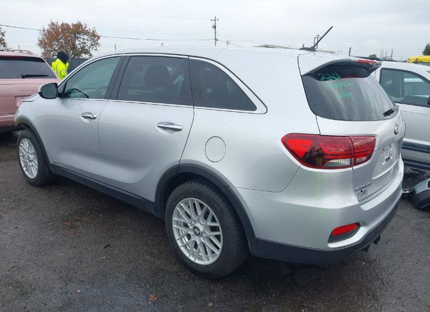 Photo 3 of 2019 Kia Sorento 3.3L LX (VIN 5XYPGDA57KG570814)