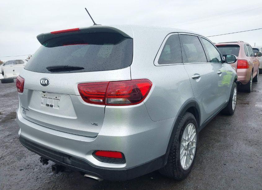 Photo 4 of 2019 Kia Sorento 3.3L LX (VIN 5XYPGDA57KG570814)