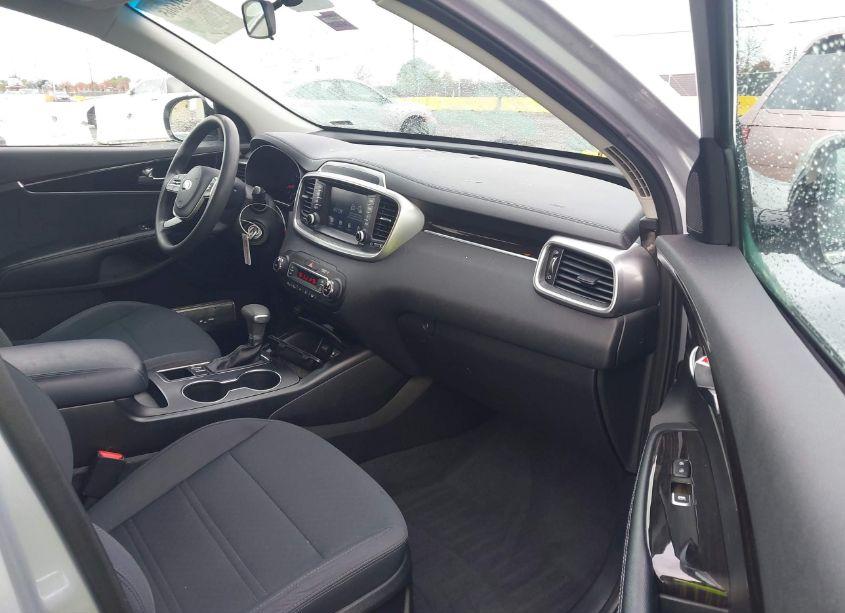 Photo 5 of 2019 Kia Sorento 3.3L LX (VIN 5XYPGDA57KG570814)