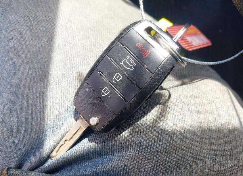 Photo 11 of 2016 Kia Sorento LX/L (VIN 5XYPGDA58GG033103)