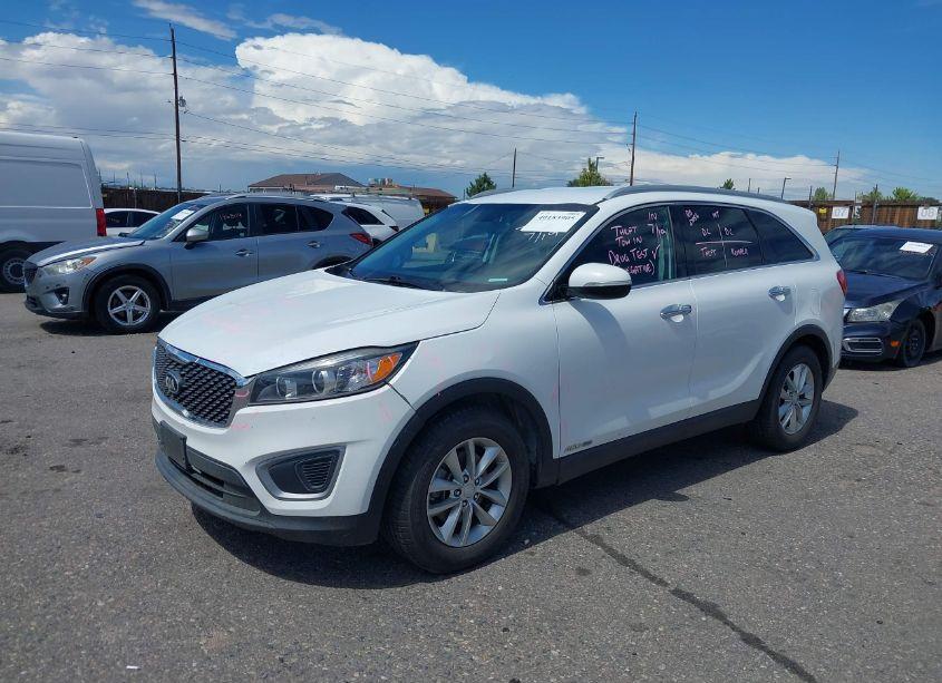 Photo 2 of 2016 Kia Sorento LX/L (VIN 5XYPGDA58GG033103)