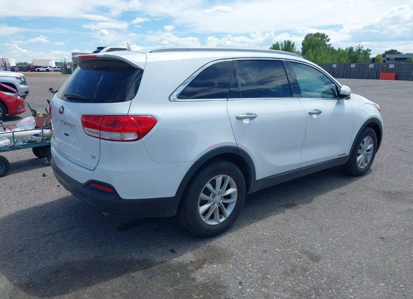 Photo 4 of 2016 Kia Sorento LX/L (VIN 5XYPGDA58GG033103)