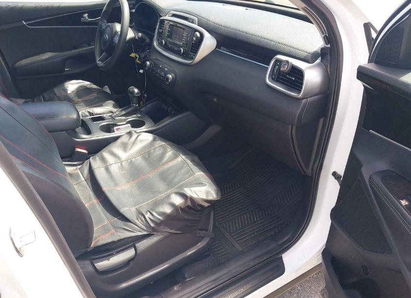 Photo 5 of 2016 Kia Sorento LX/L (VIN 5XYPGDA58GG033103)