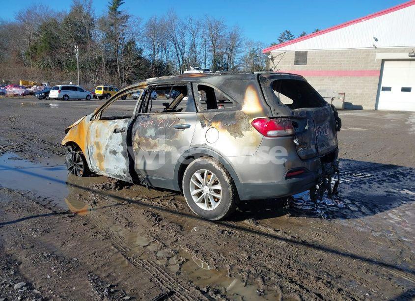 Photo 3 of 2016 Kia Sorento 3.3L LX (VIN 5XYPGDA58GG071978)