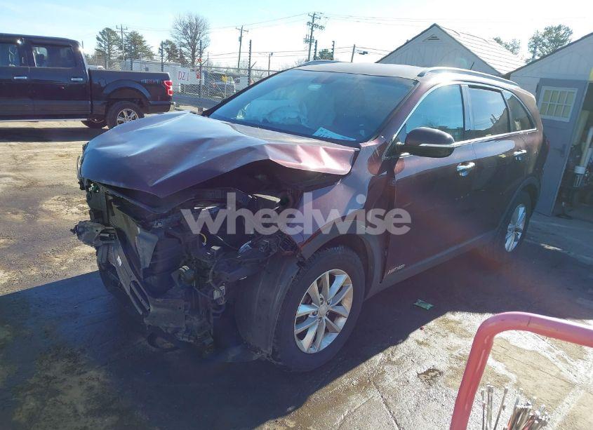 Photo 2 of 2017 Kia Sorento 3.3L LX (VIN 5XYPGDA58HG227907)