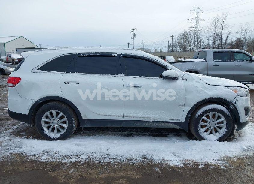 Photo 13 of 2017 Kia Sorento 3.3L LX (VIN 5XYPGDA58HG288240)