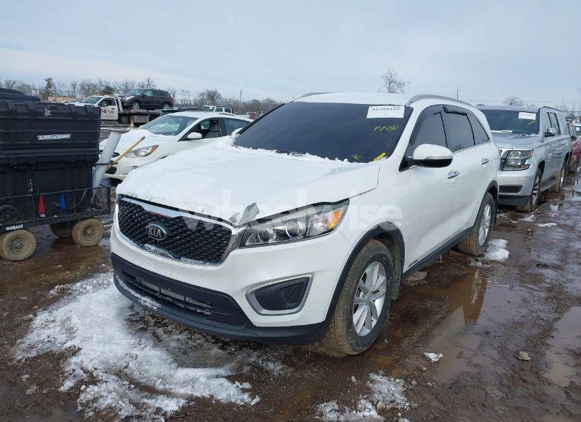 Photo 2 of 2017 Kia Sorento 3.3L LX (VIN 5XYPGDA58HG288240)