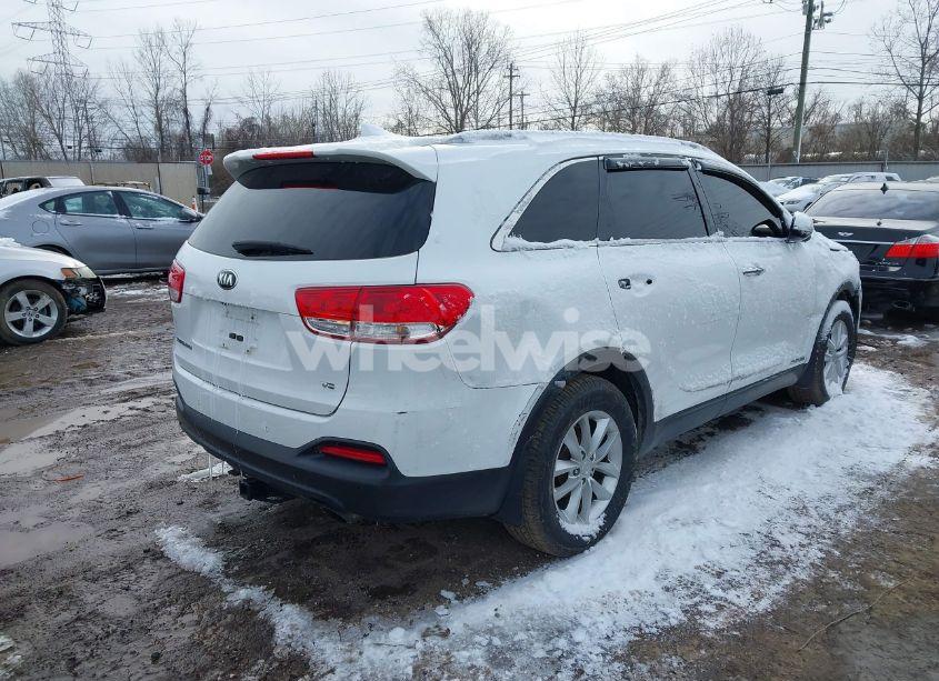 Photo 4 of 2017 Kia Sorento 3.3L LX (VIN 5XYPGDA58HG288240)
