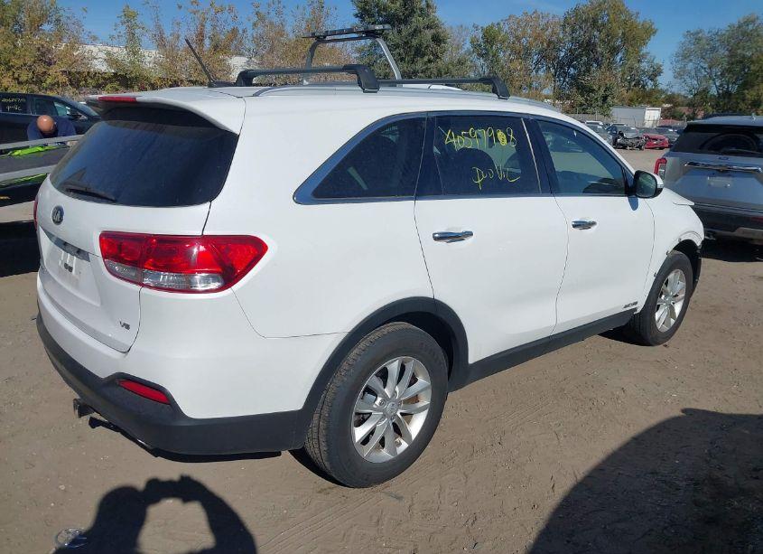 Photo 4 of 2018 Kia Sorento 3.3L LX (VIN 5XYPGDA58JG340665)